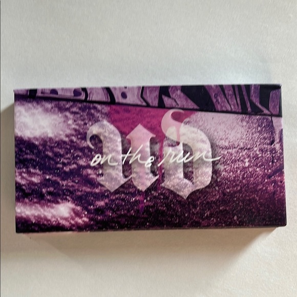 Urban Decay On The Run Eyeshadow Palette - Picture 2 of 5